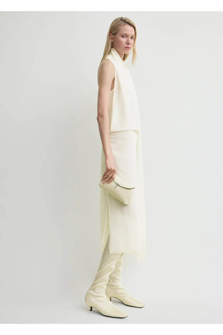 TOTEME 미니 티-락 나플락 클러치 밀크의 밀크컬러 1번쨰 이미지입니다.