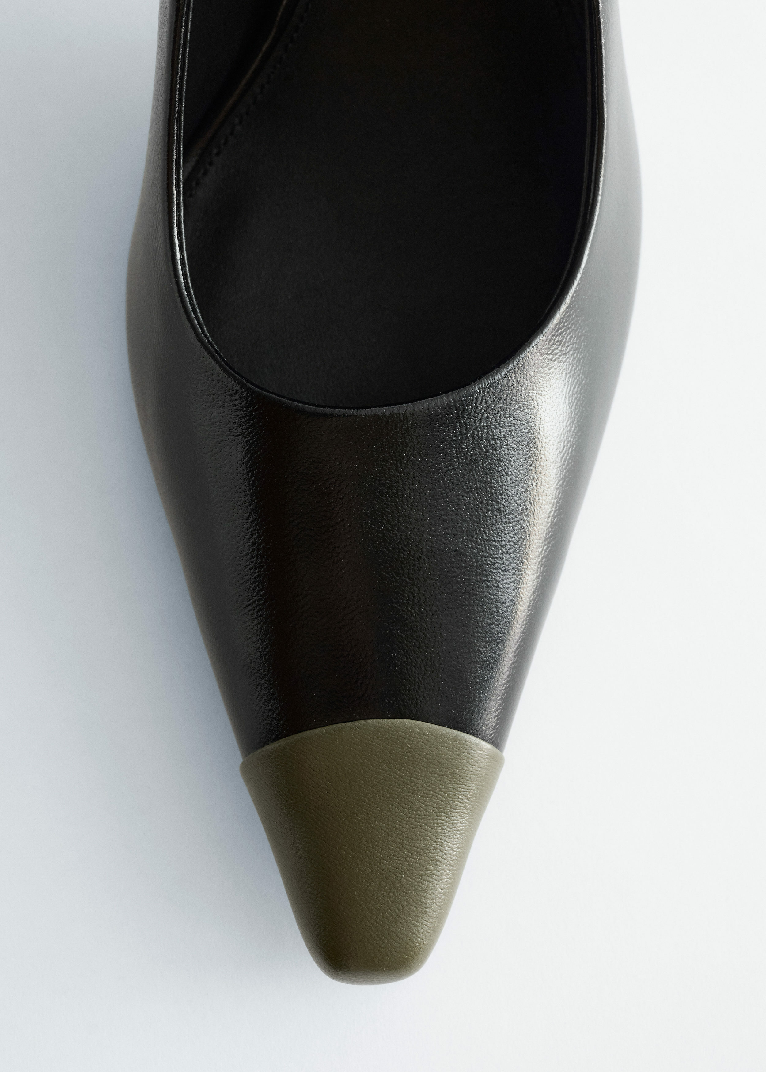 앤아더스토리즈 컬러 블록 레더 펌프스의 블랙 그린컬러 Product입니다.