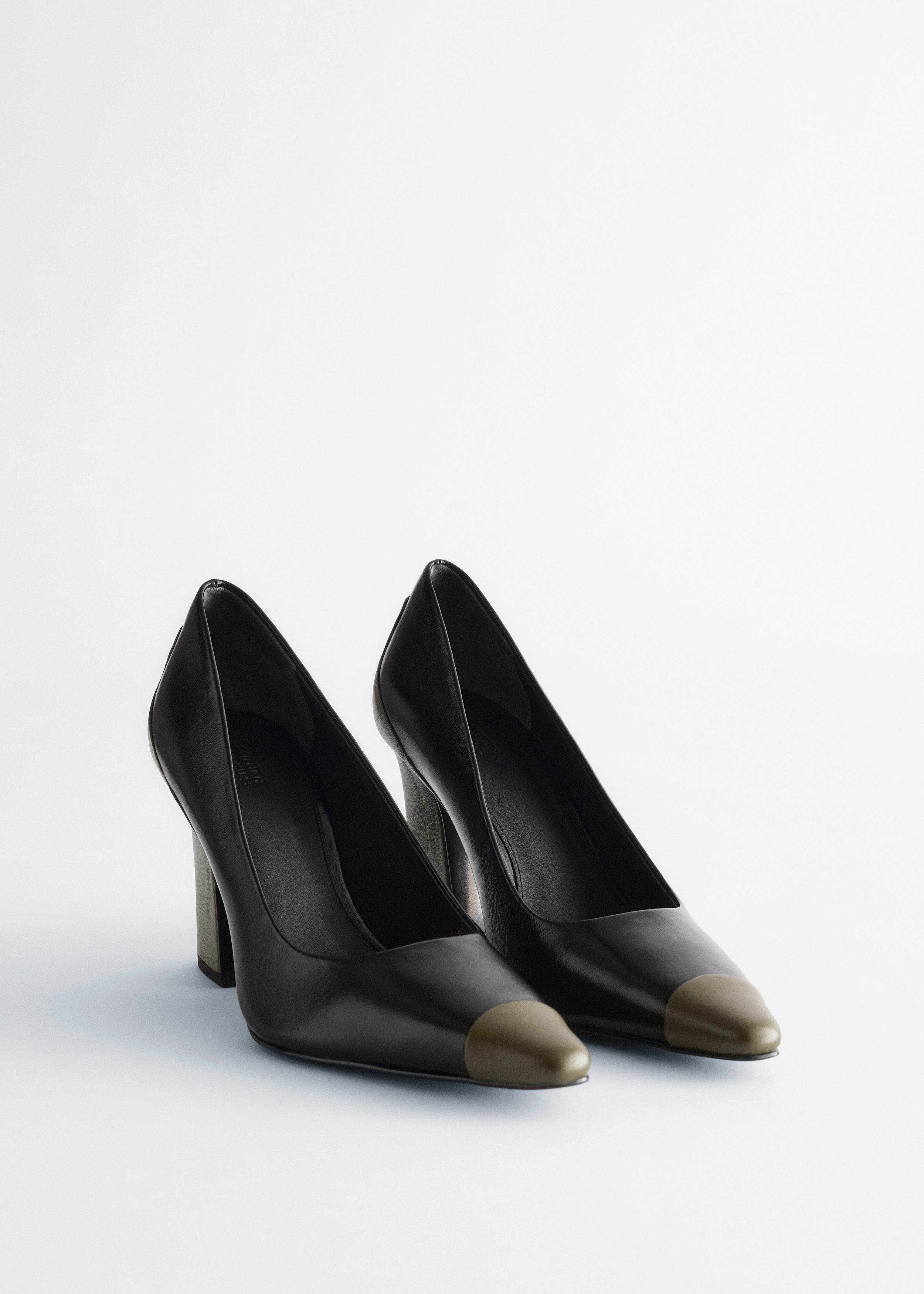 앤아더스토리즈 컬러 블록 레더 펌프스의 블랙 그린컬러 Product입니다.