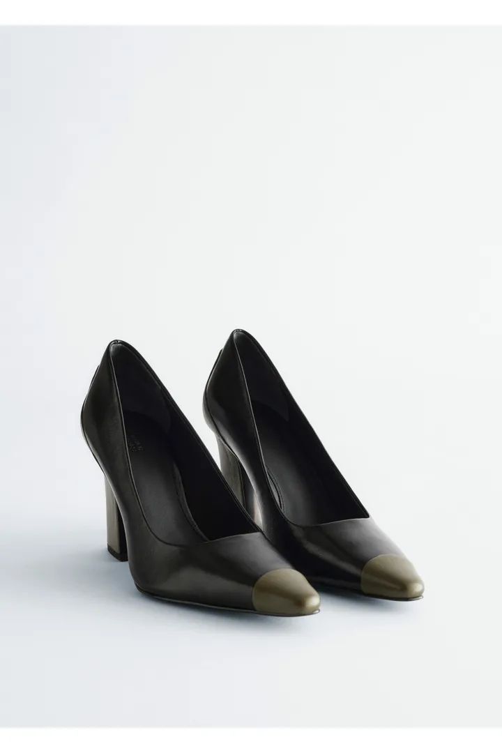 앤아더스토리즈 컬러 블록 레더 펌프스의 블랙 그린컬러 Product입니다.