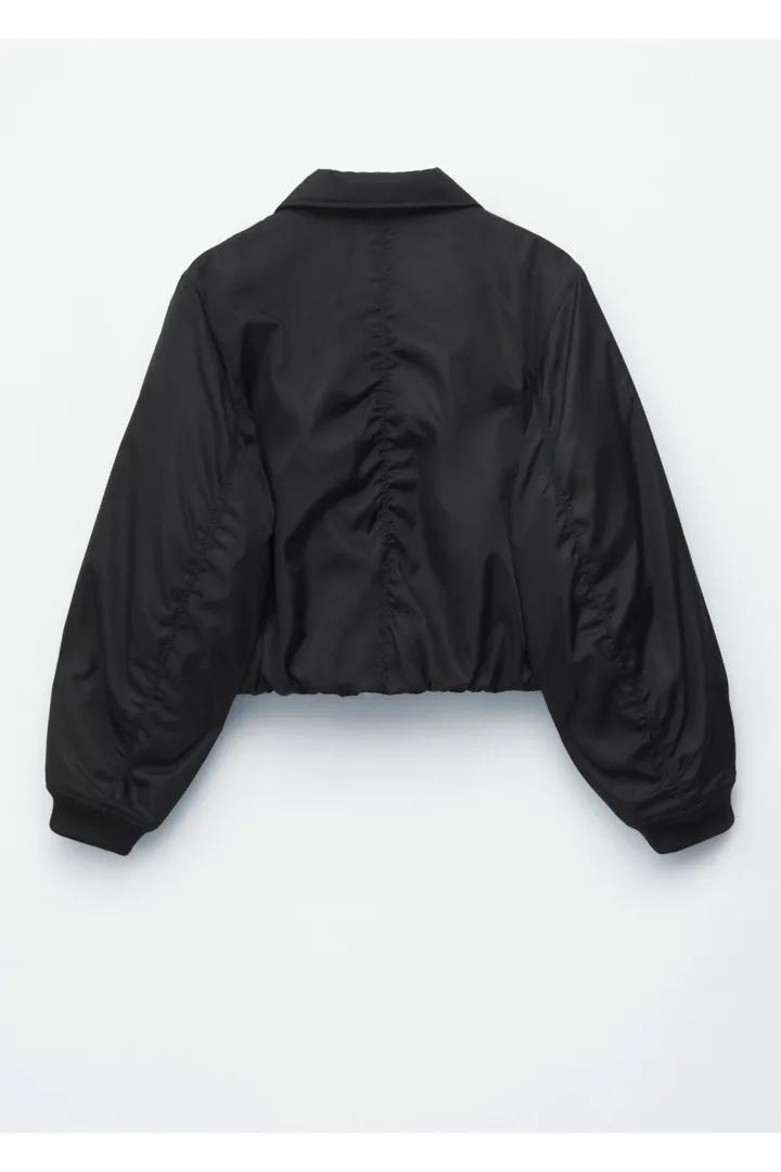 앤아더스토리즈 크롭트 보머 재킷의 블랙컬러 Product입니다.