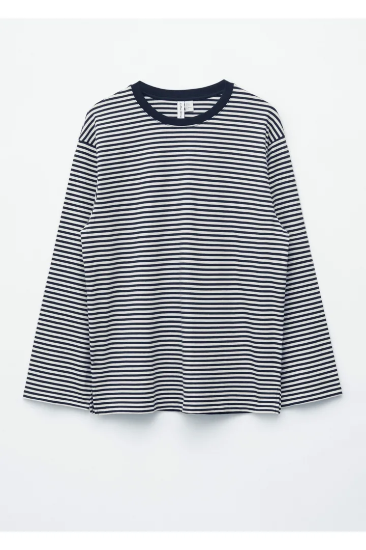 앤아더스토리즈 롱 슬리브 저지 탑의 마린 블루-화이트 스트라이프컬러 Product입니다.