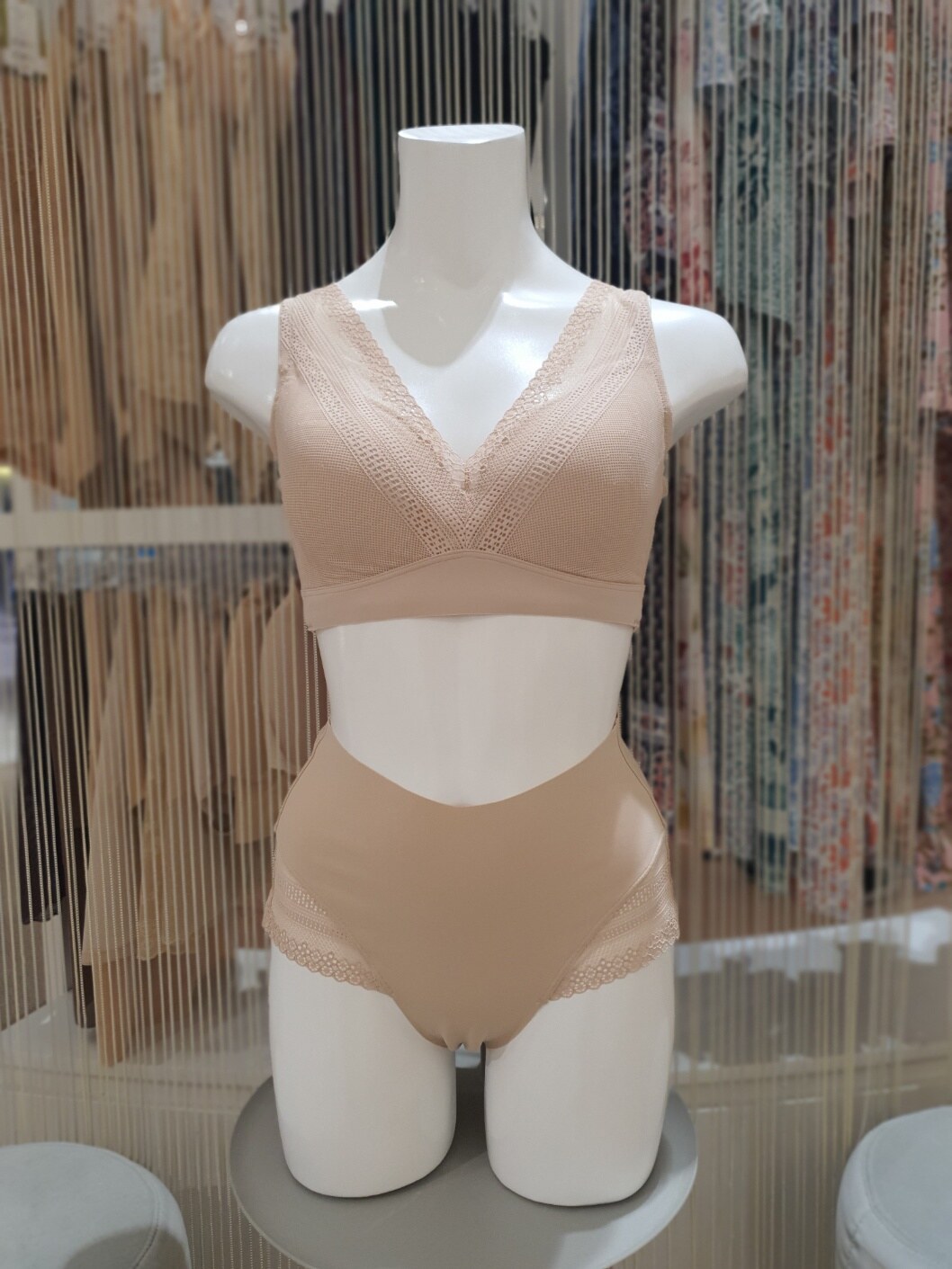 [현대백화점] 풀컵 보정 노와이어브라 팬티세트 C컵D컵 TCCS11R1919TBCS74R6892 +할인쿠폰