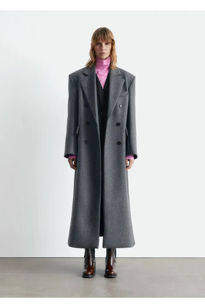 앤아더스토리즈 롱 울 코트의 그레이컬러 ECOMLook입니다.