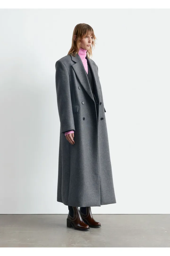 앤아더스토리즈 롱 울 코트의 그레이컬러 ECOMLook입니다.