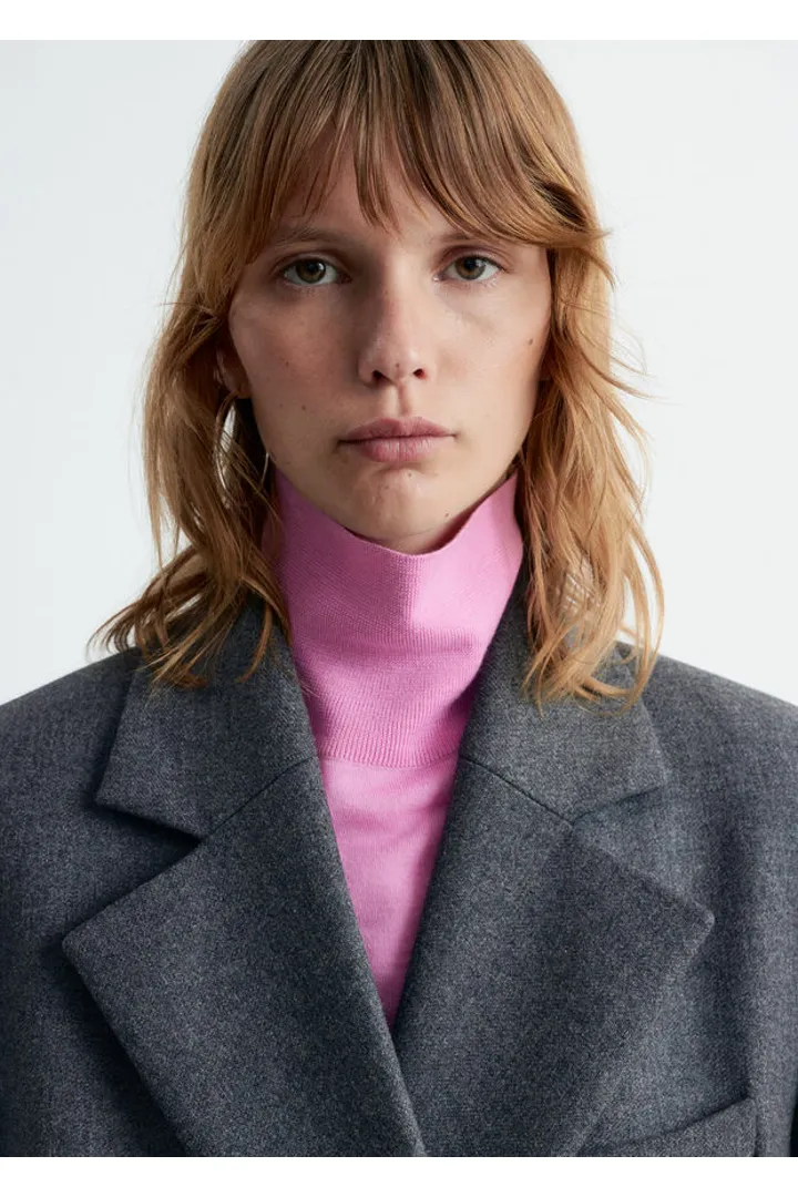 앤아더스토리즈 롱 울 코트의 그레이컬러 ECOMLook입니다.