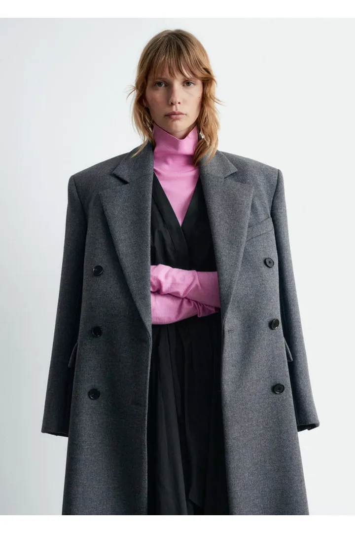 앤아더스토리즈 롱 울 코트의 그레이컬러 ECOMLook입니다.