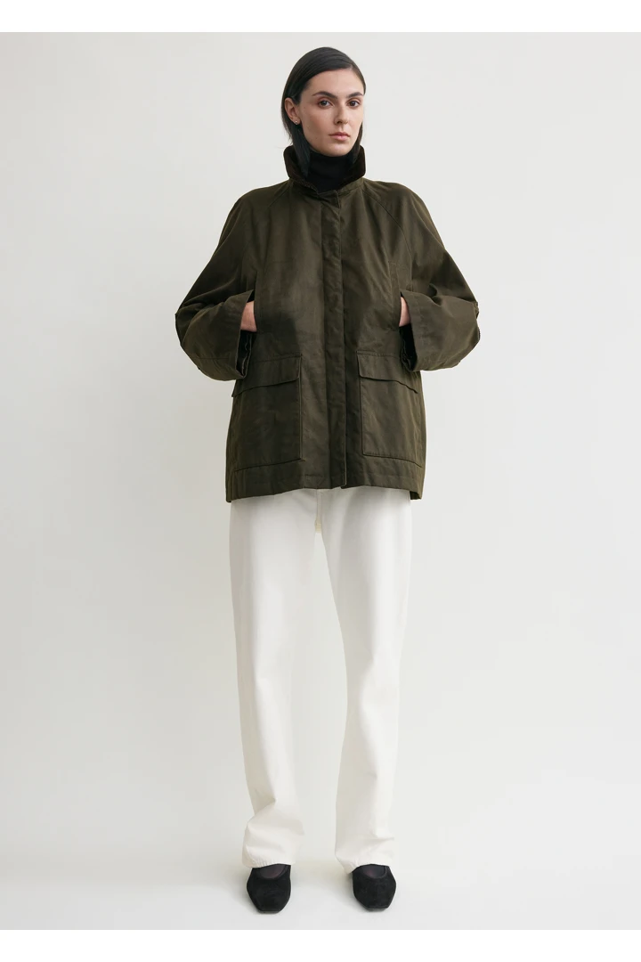 TOTEME 컨트리 재킷 포레스트의 포레스트컬러 1번쨰 이미지입니다.