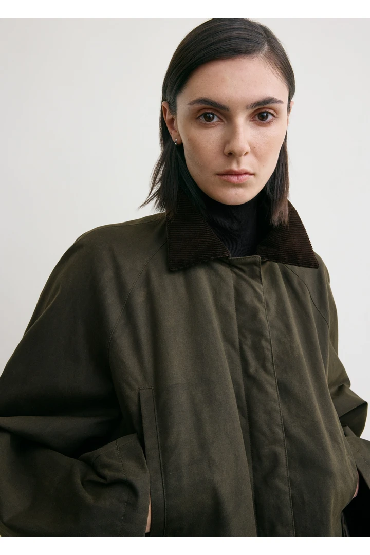 TOTEME 컨트리 재킷 포레스트의 포레스트컬러 3번쨰 이미지입니다.