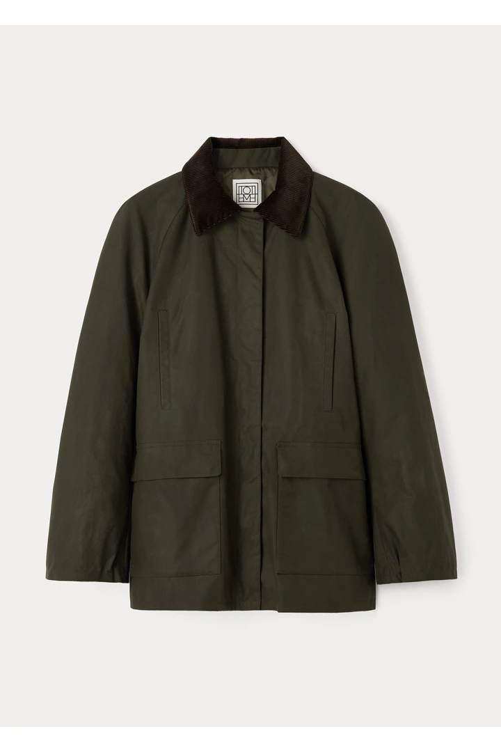 TOTEME 컨트리 재킷 포레스트의 포레스트컬러 5번쨰 이미지입니다.