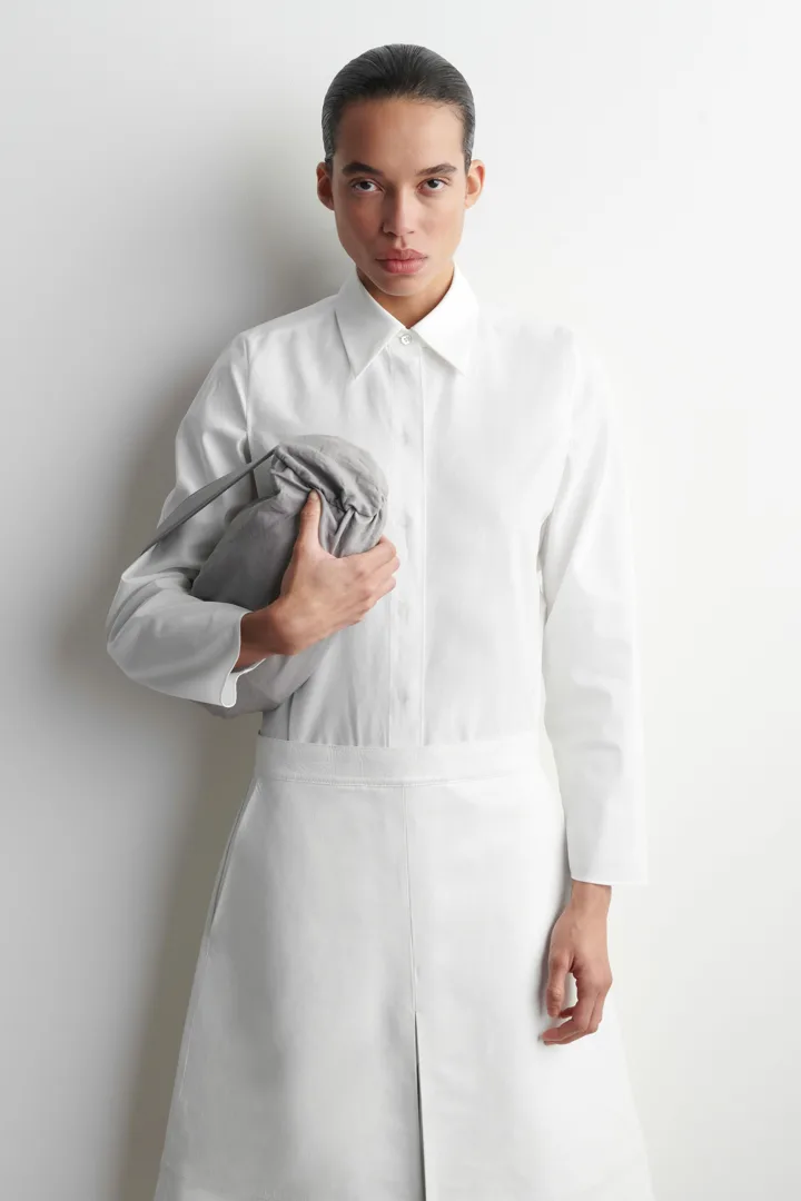 COS default image 1 of 초크 in 라운드 코튼 실크 셔츠