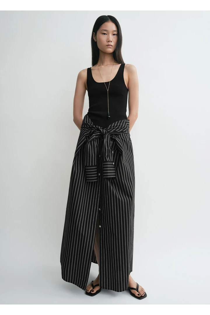 TOTEME 컴팩트 니트 탱크탑 블랙의 블랙컬러 0번쨰 이미지입니다.