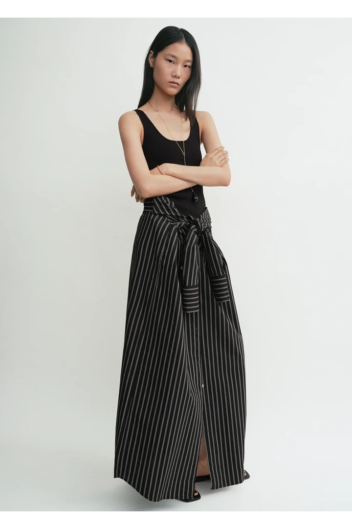 TOTEME 컴팩트 니트 탱크탑 블랙의 블랙컬러 1번쨰 이미지입니다.