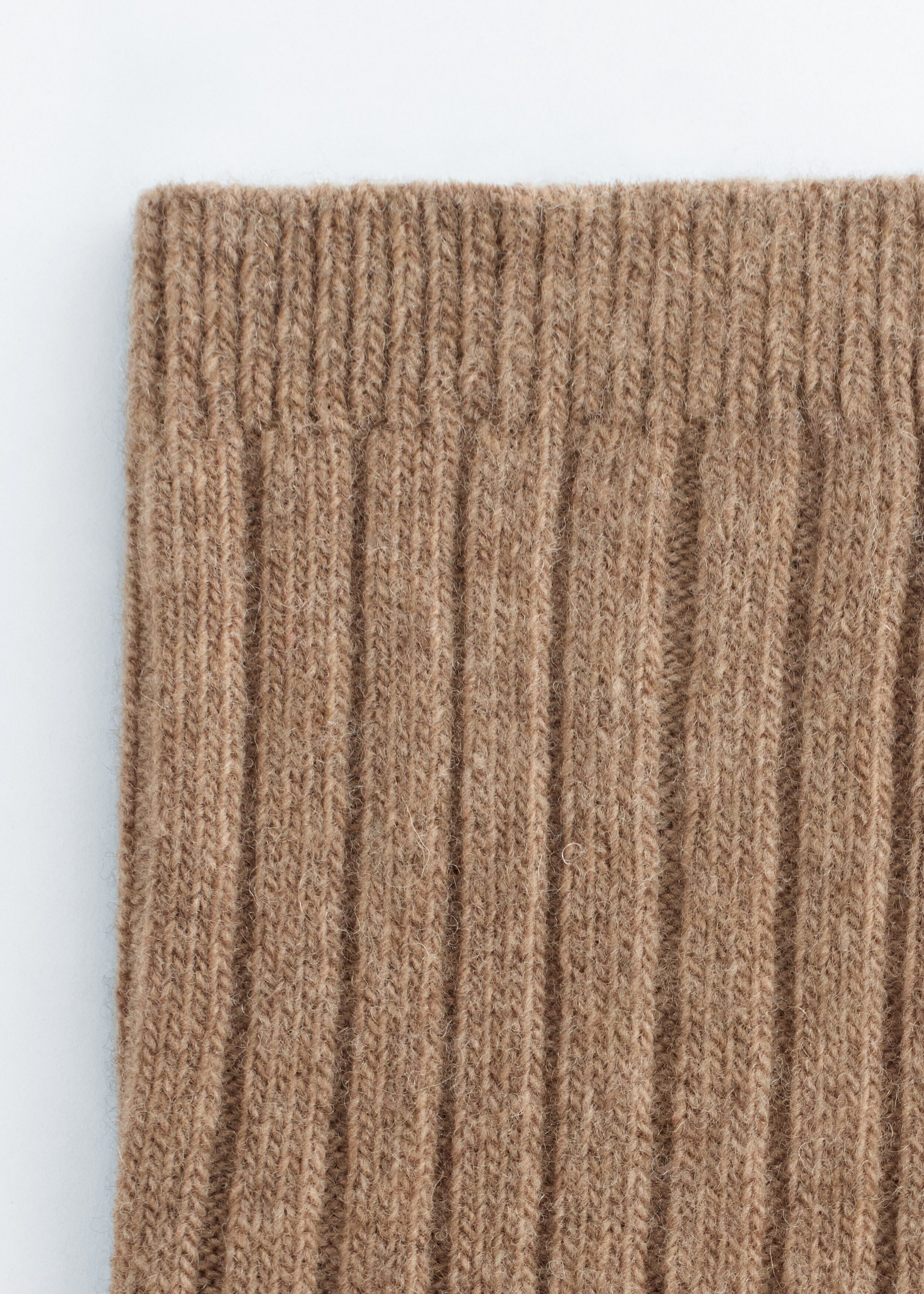 앤아더스토리즈 소프트 울 삭스의 브라운 멜란지컬러 Detail입니다.