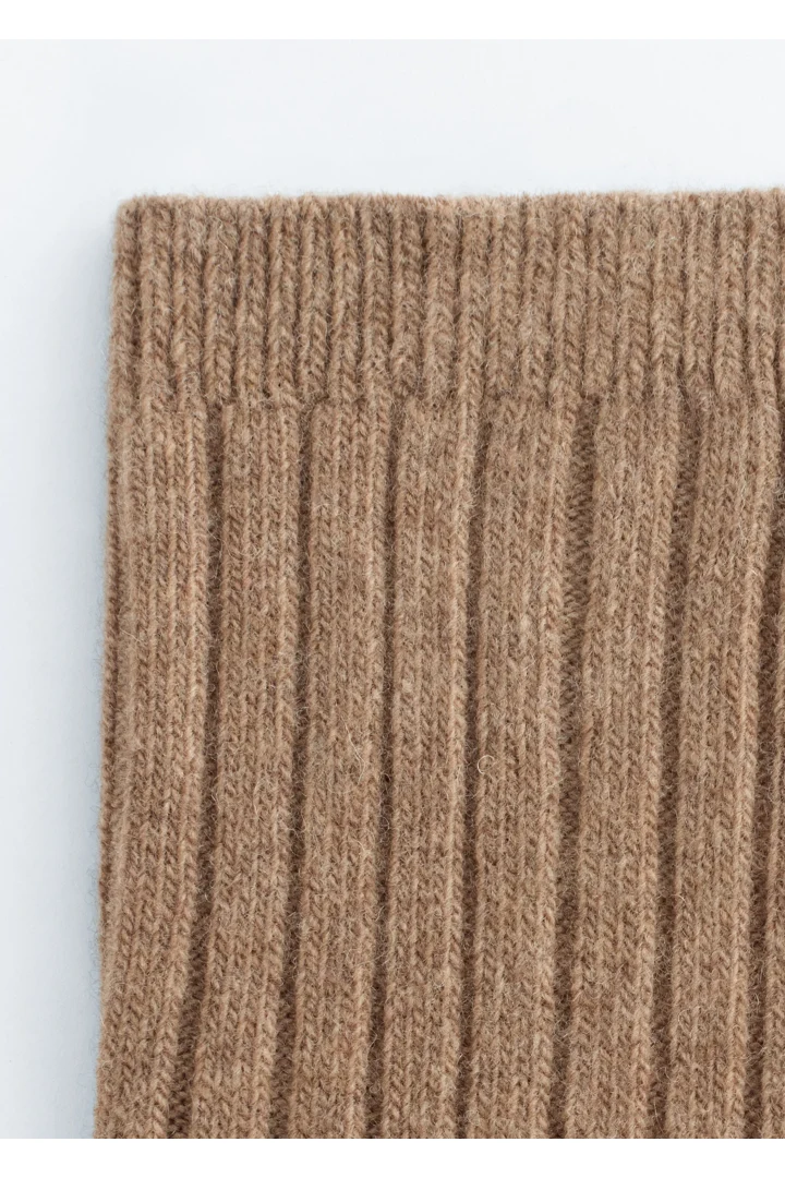 앤아더스토리즈 소프트 울 삭스의 브라운 멜란지컬러 Detail입니다.