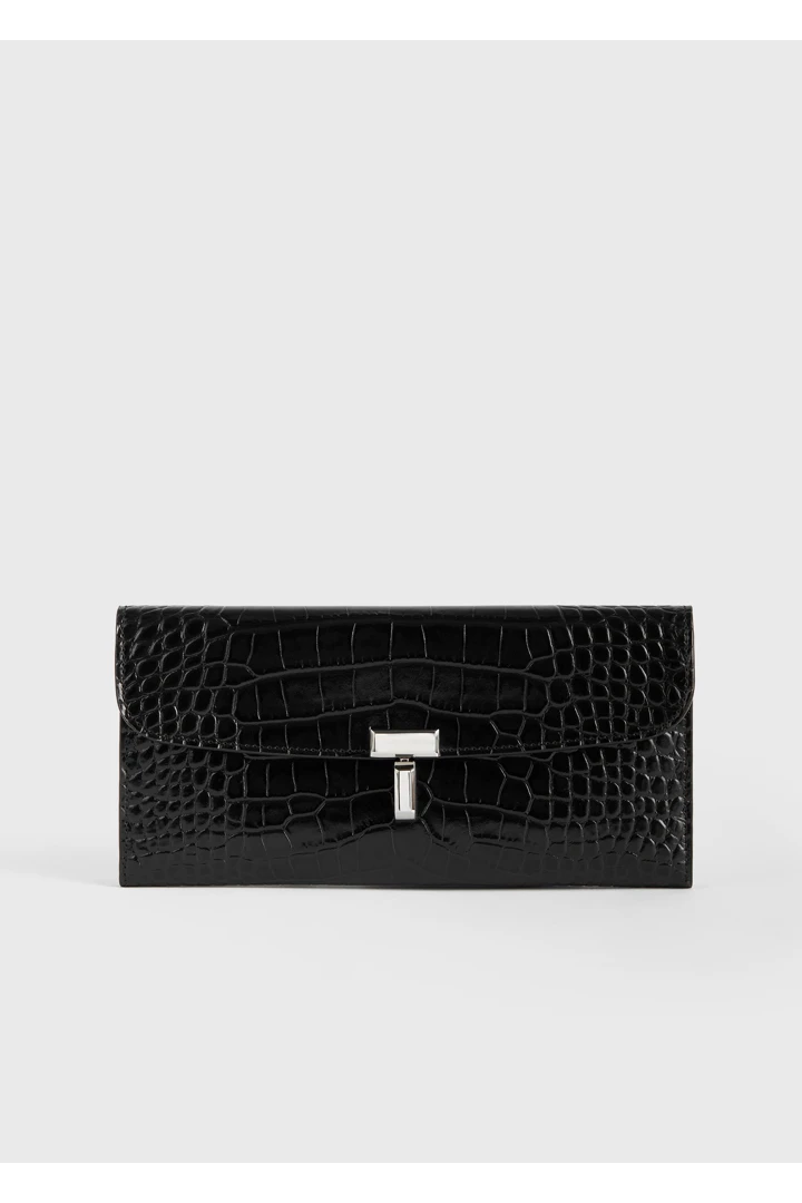 TOTEME 티-락 크로커 엠보스드 월렛 블랙의 블랙컬러 6번쨰 이미지입니다.