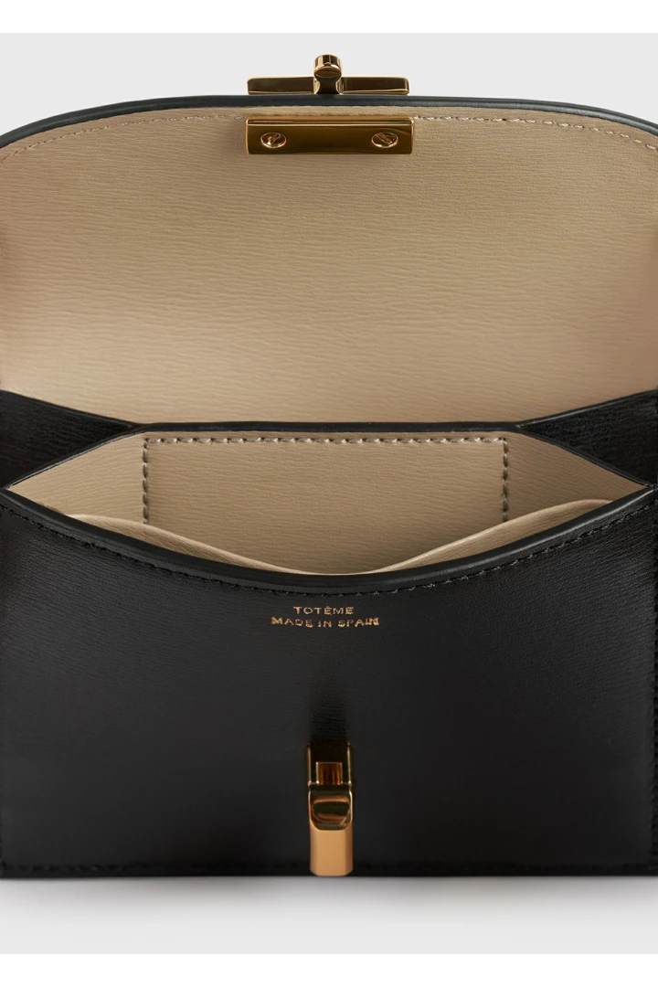 TOTEME 티-락 레더 카드홀더 블랙의 블랙컬러 2번쨰 이미지입니다.