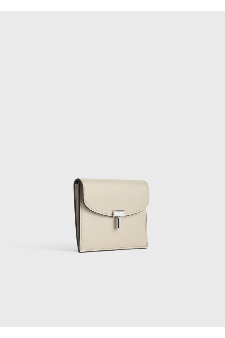 TOTEME 티-락 레더 카드홀더 폰의 폰컬러 4번쨰 이미지입니다.