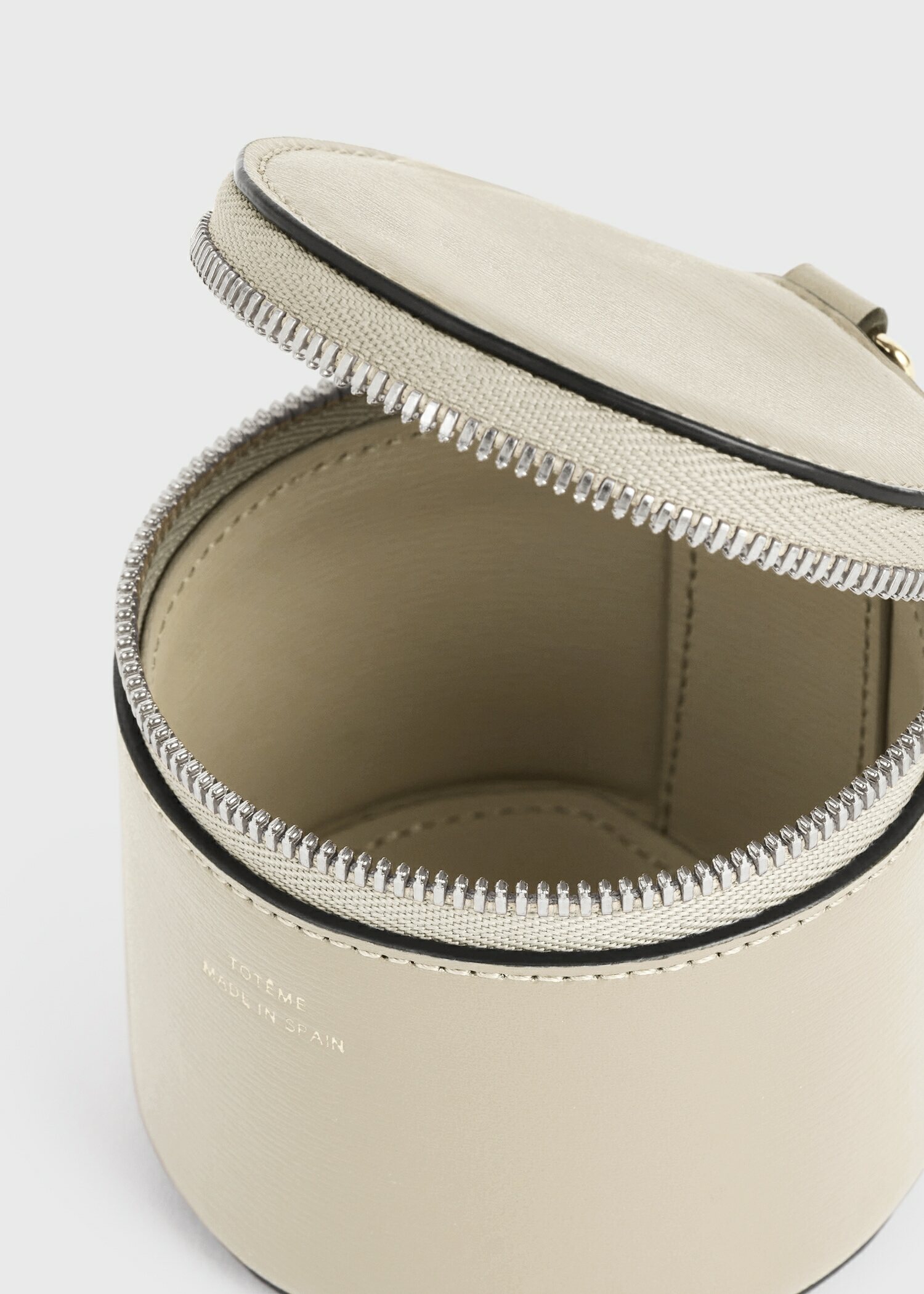 TOTEME 레더 주얼리 박스 폰의 폰컬러 2번쨰 이미지입니다.