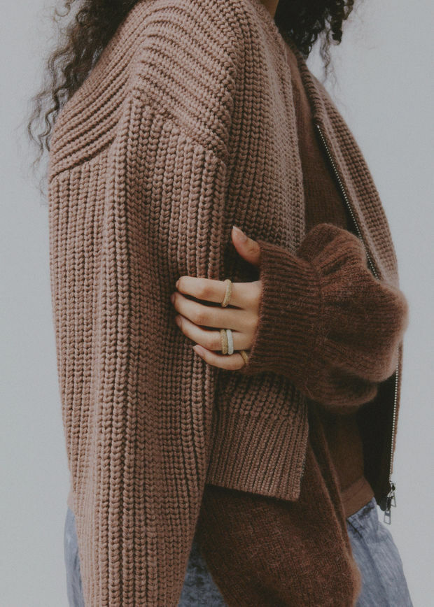 앤아더스토리즈 니트 울 보머 자켓의 브라운컬러 Environmental입니다.