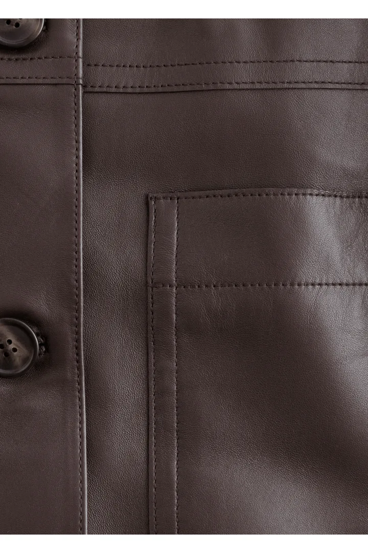 앤아더스토리즈 박시 나파 레더 자켓의 다크 브라운컬러 Detail입니다.