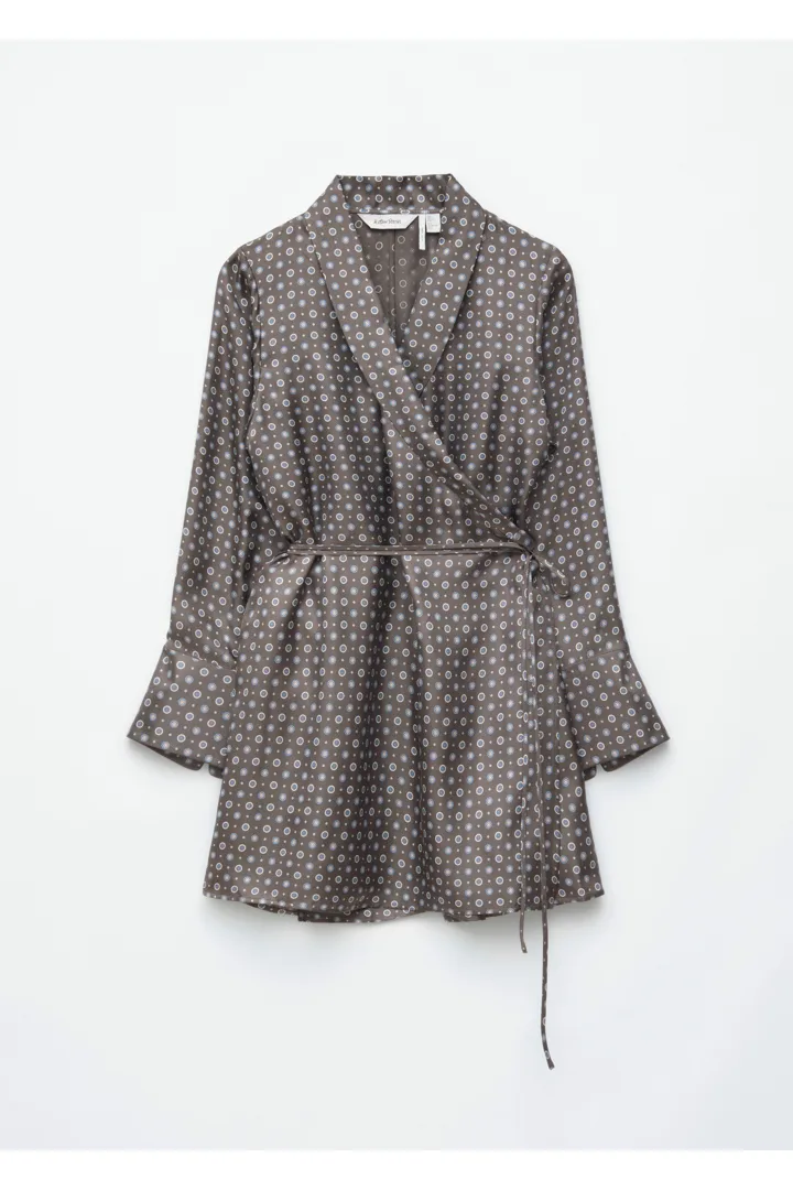 앤아더스토리즈 미니 실크 랩 드레스의 몰-지오메트릭 프린트컬러 Product입니다.