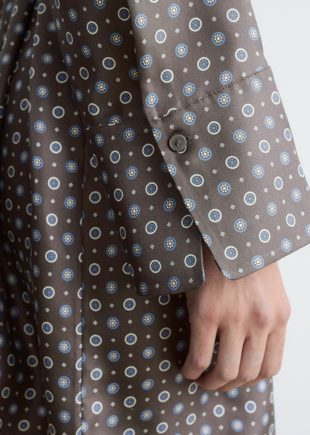 앤아더스토리즈 미니 실크 랩 드레스의 몰-지오메트릭 프린트컬러 ECOMLook입니다.