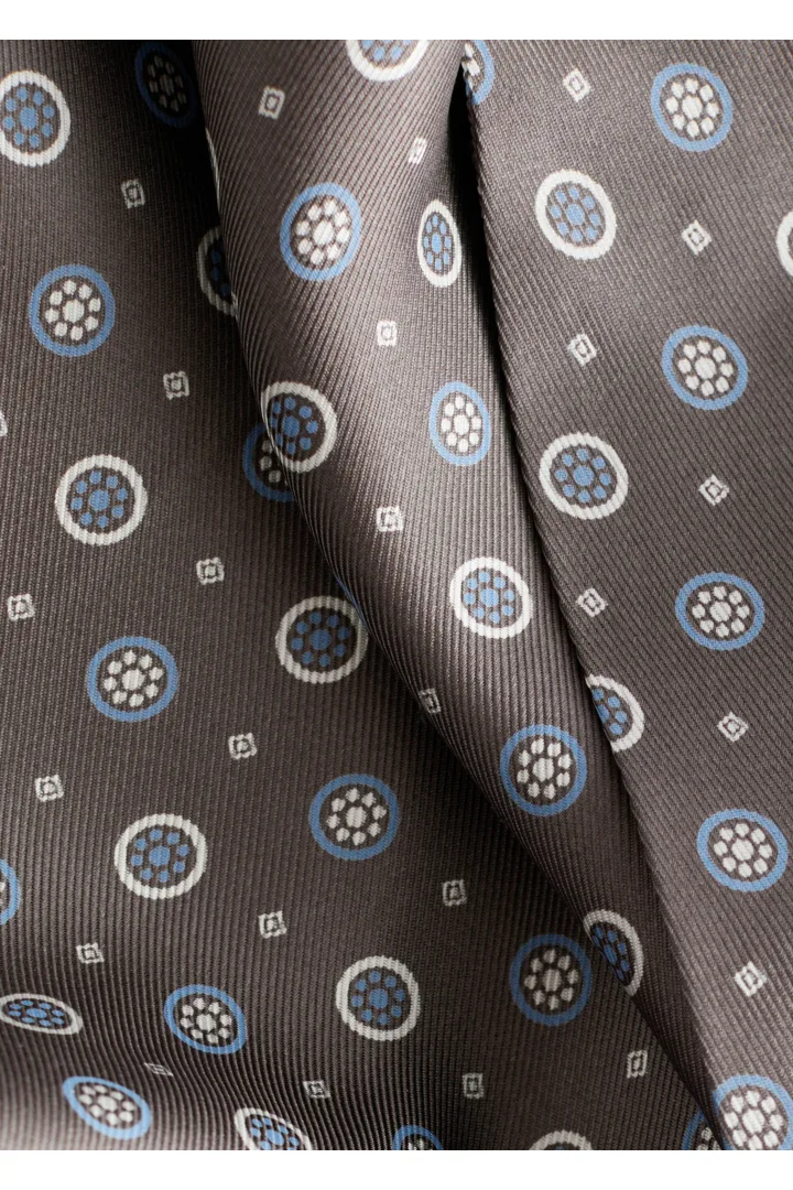 앤아더스토리즈 미니 실크 랩 드레스의 몰-지오메트릭 프린트컬러 Detail입니다.