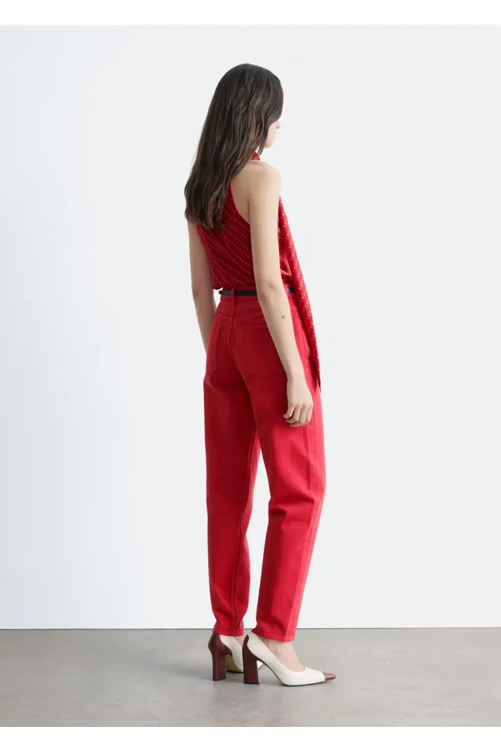 앤아더스토리즈 스트레이트 레그 진의 브라이트 레드컬러 ECOMLook입니다.