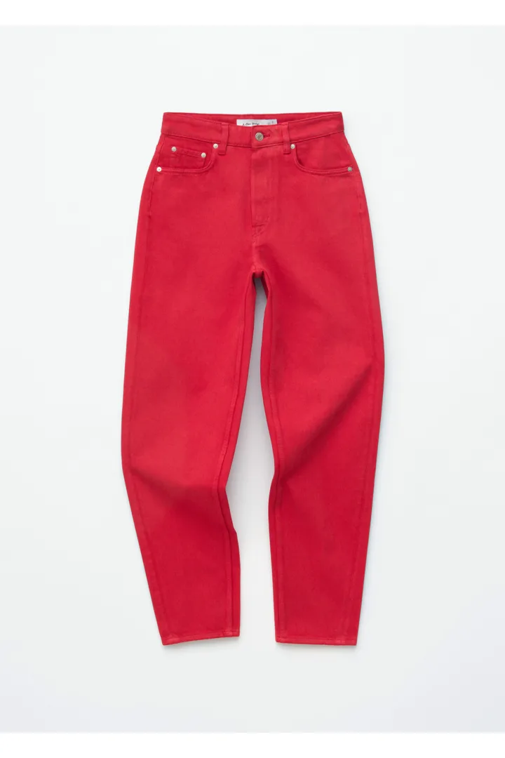 앤아더스토리즈 스트레이트 레그 진의 브라이트 레드컬러 Product입니다.