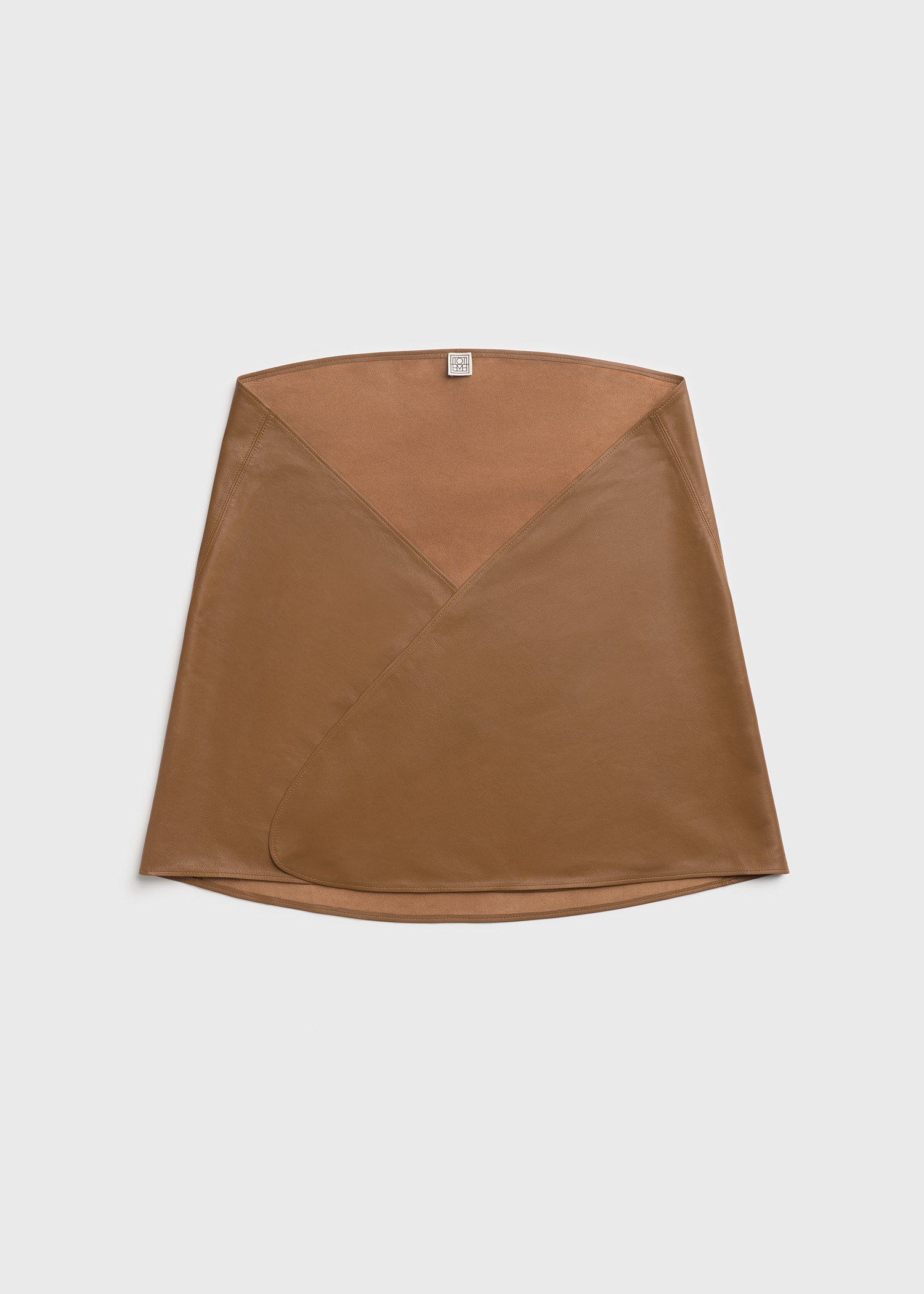 TOTEME 빅 레더 스카프 코퍼의 코퍼컬러 5번쨰 이미지입니다.