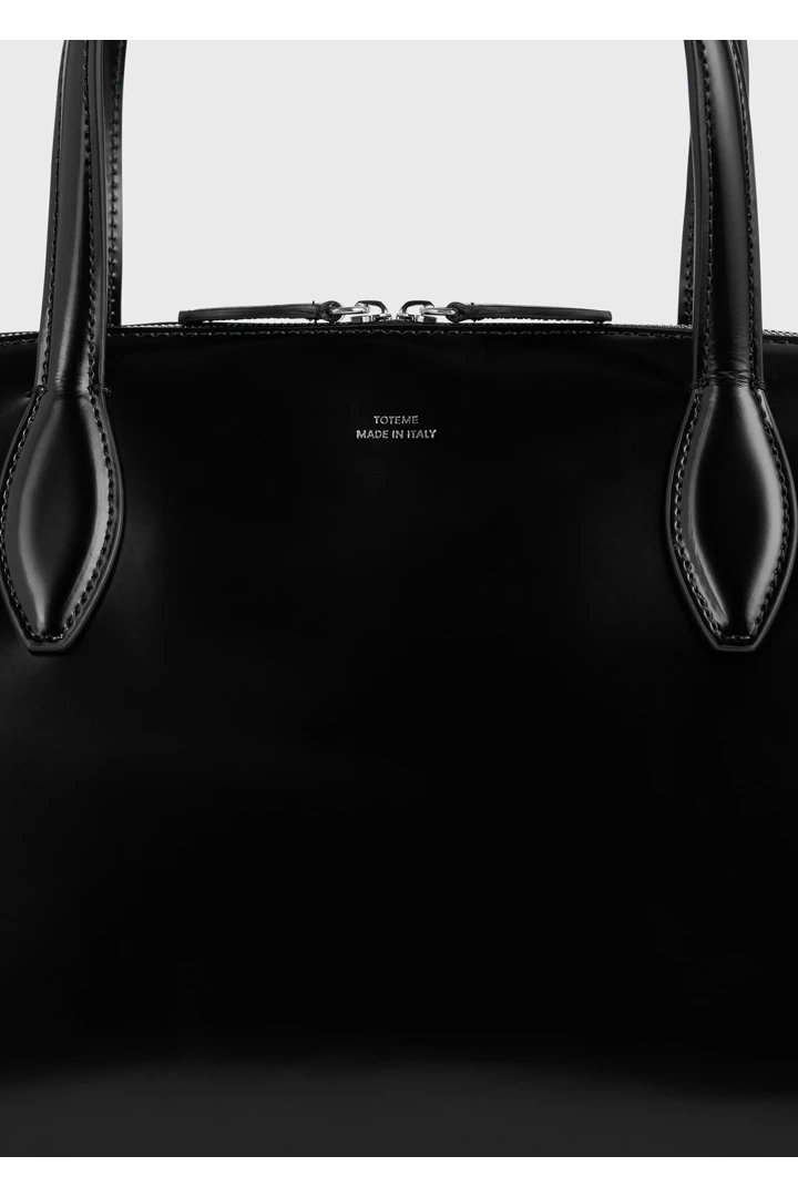 TOTEME 미디엄 박스 레더 데이 토트백 블랙의 블랙컬러 3번쨰 이미지입니다.