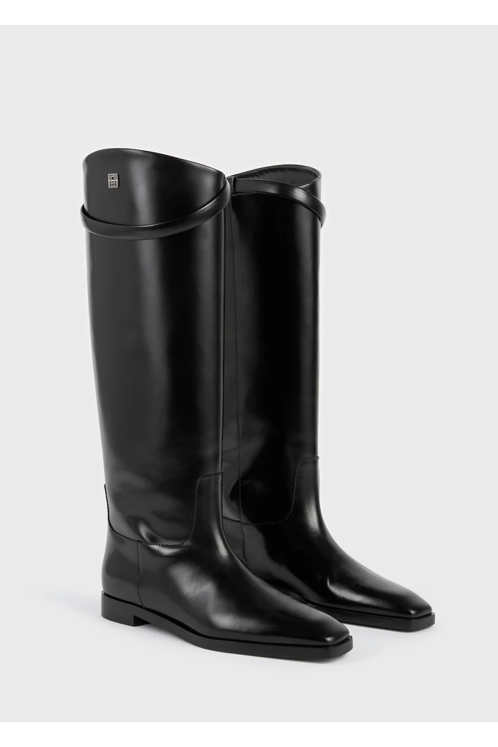 TOTEME 박스 레더 라이딩 부츠 블랙의 블랙컬러 3번쨰 이미지입니다.