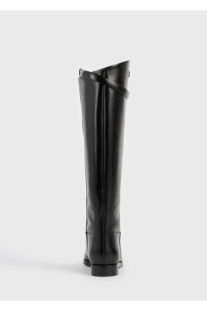 TOTEME 박스 레더 라이딩 부츠 블랙의 블랙컬러 4번쨰 이미지입니다.