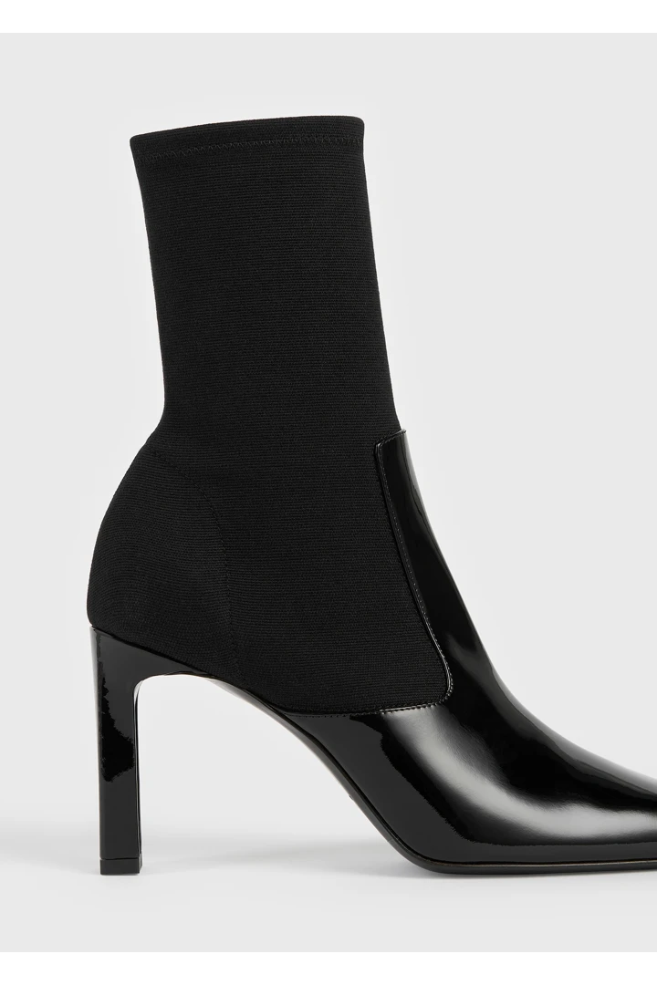 TOTEME 바 페이턴트 부츠 블랙의 블랙컬러 5번쨰 이미지입니다.