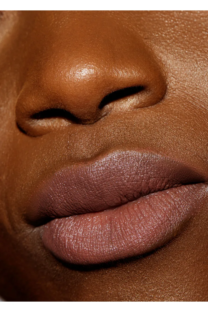 앤아더스토리즈 새틴 립 컬러의 시에나 스터너컬러 ECOMLook입니다.