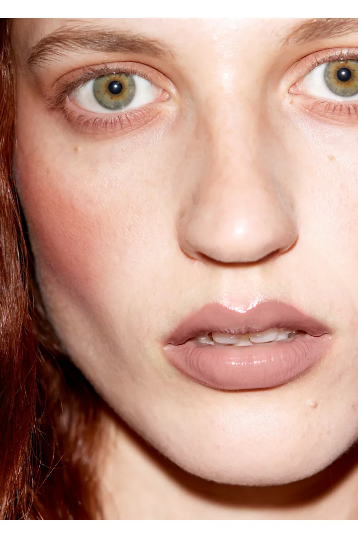 앤아더스토리즈 파우더 블러시의 플러시 필터컬러 ECOMLook입니다.