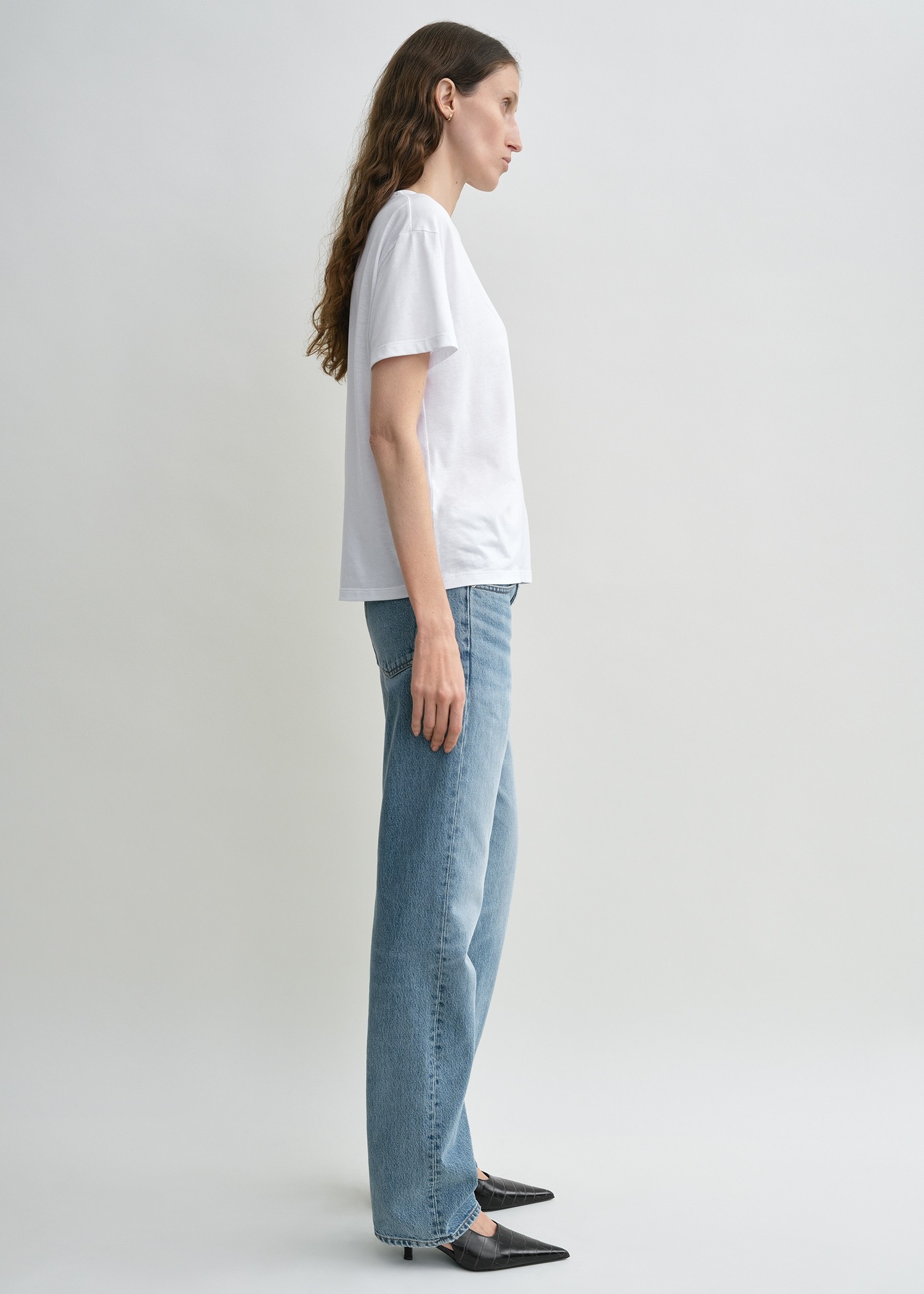 TOTEME 로우 스트레이트 데님 트루 빈티지의 트루 빈티지컬러 1번쨰 이미지입니다.