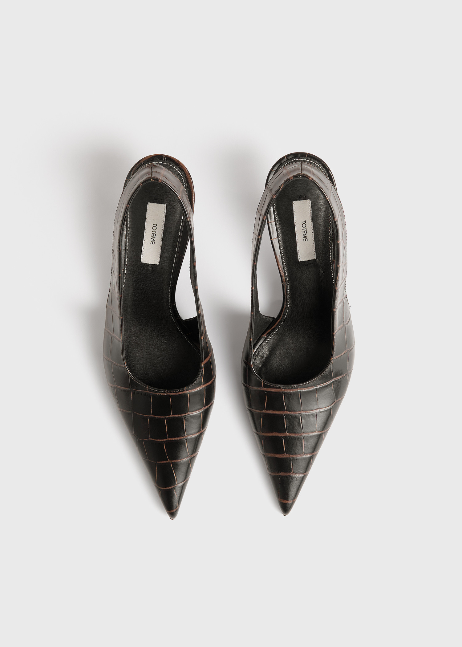 TOTEME 클래식 크로커-엠보스드 슬링백 다크 브라운의 다크 브라운컬러 5번쨰 이미지입니다.