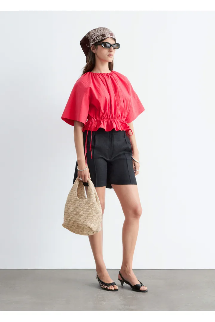 앤아더스토리즈 페이즐리 실크 스카프의 브라운/화이트 페이즐리컬러 ECOMLook입니다.