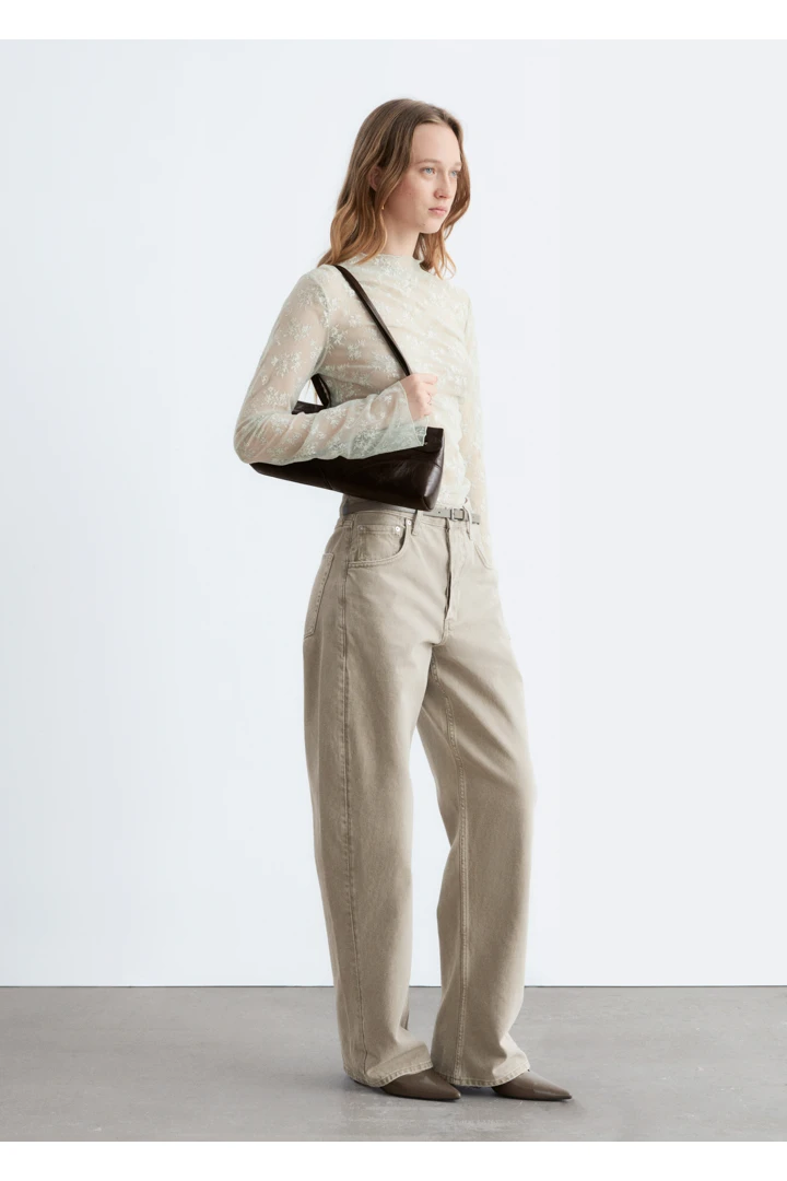 앤아더스토리즈 롱 슬리브 레이스 탑의 라이트 몰컬러 ECOMLook입니다.