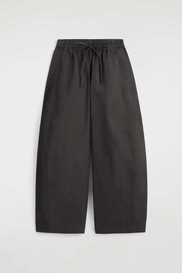 COS default image 3 of 브라운 in 릴랙스드 핏 배럴 레그 트라우저