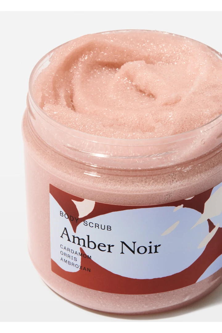 앤아더스토리즈 바디 스크럽의 앰버 누아르컬러 Product입니다.
