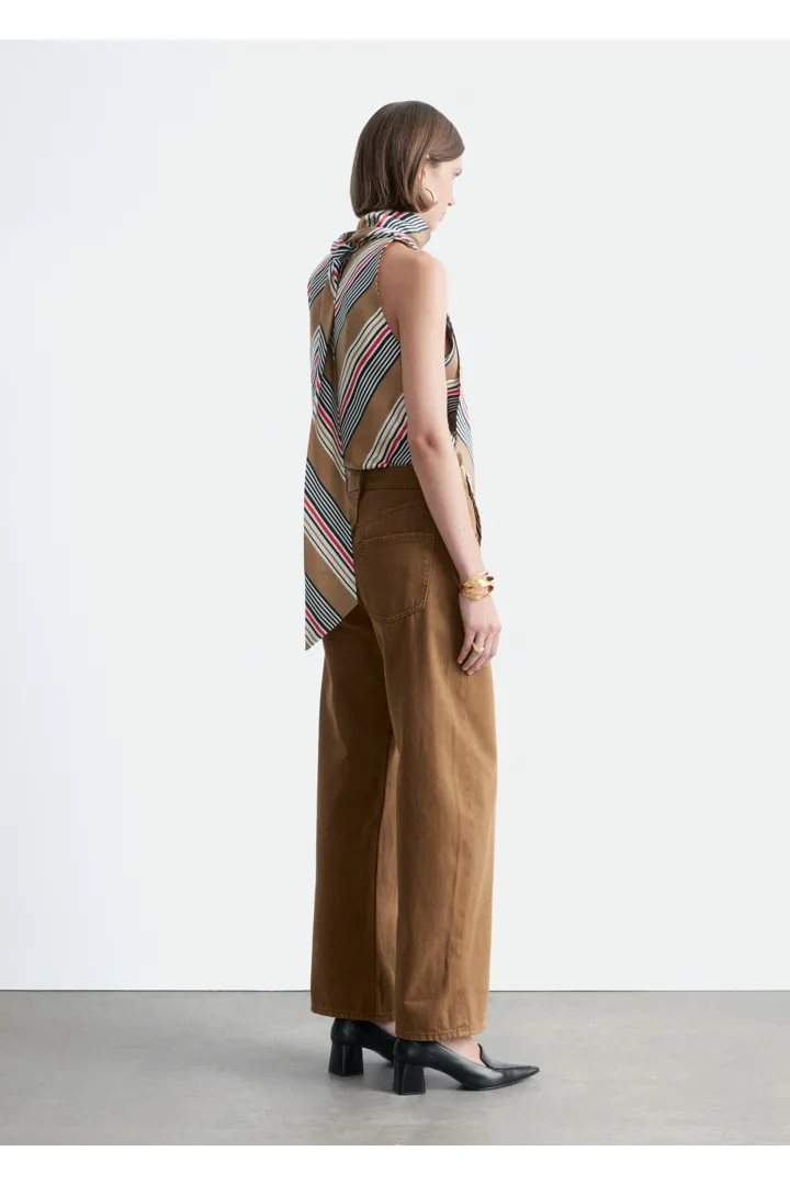 앤아더스토리즈 배럴 레그 진의 러스트 브라운컬러 ECOMLook입니다.