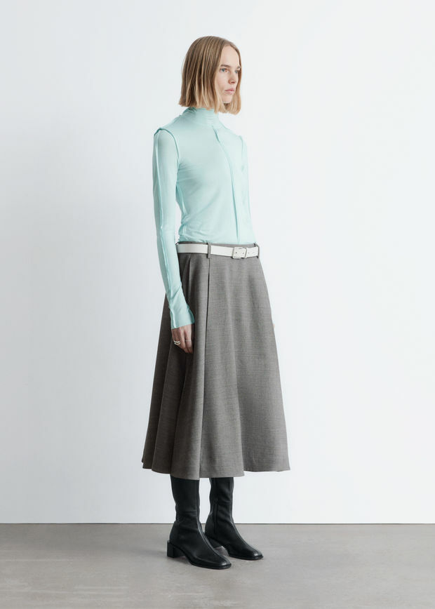 앤아더스토리즈 롱 슬리브 터틀넥 탑의 터쿼이즈컬러 ECOMLook입니다.