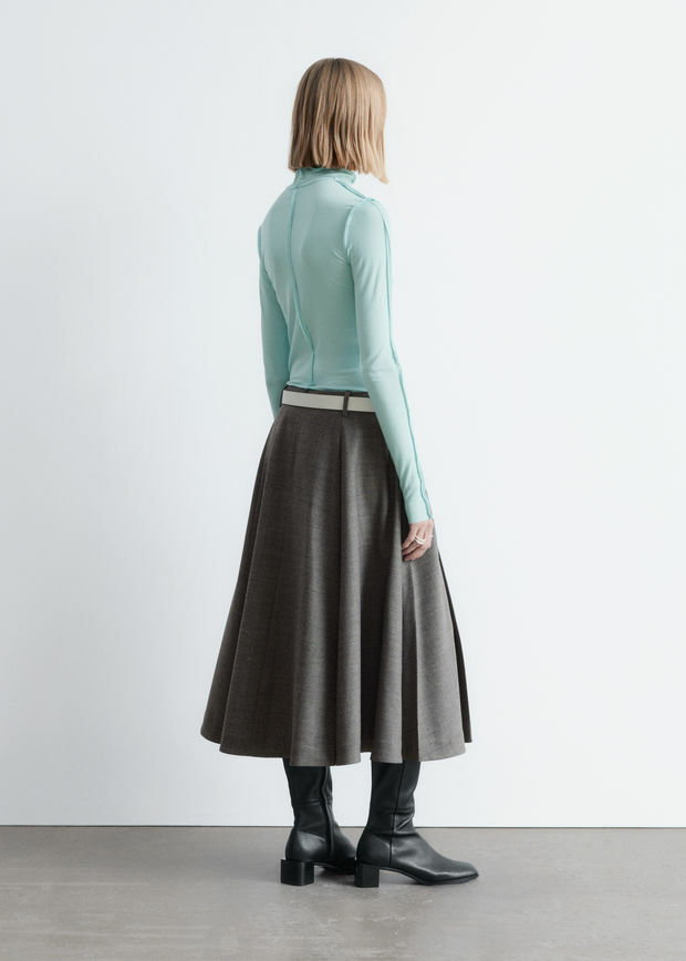 앤아더스토리즈 롱 슬리브 터틀넥 탑의 터쿼이즈컬러 ECOMLook입니다.