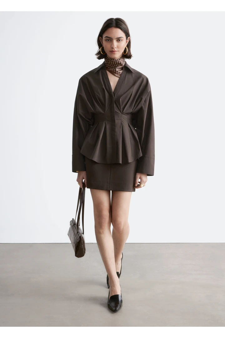 앤아더스토리즈 레더 로퍼 펌프스의 블랙컬러 Detail입니다.