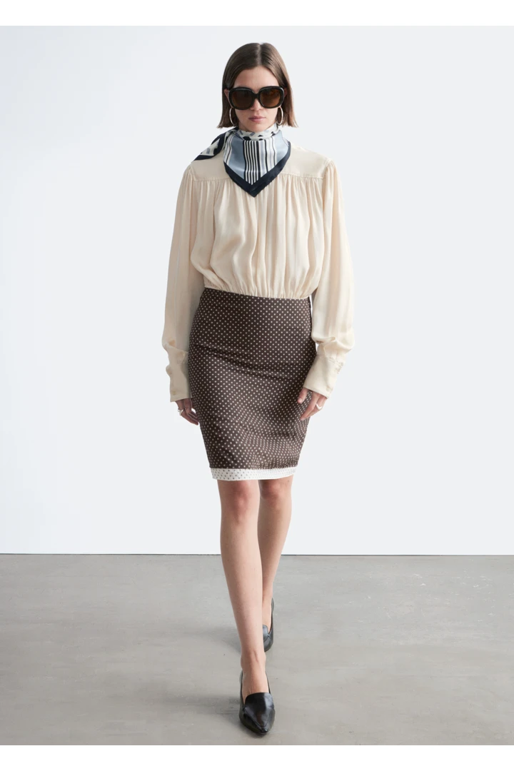 앤아더스토리즈 레더 로퍼 펌프스의 블랙컬러 Detail입니다.