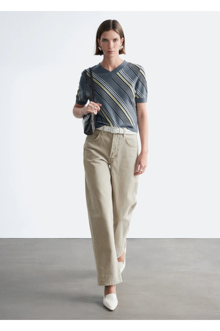 앤아더스토리즈 레더 로퍼 펌프스의 크림컬러 Detail입니다.