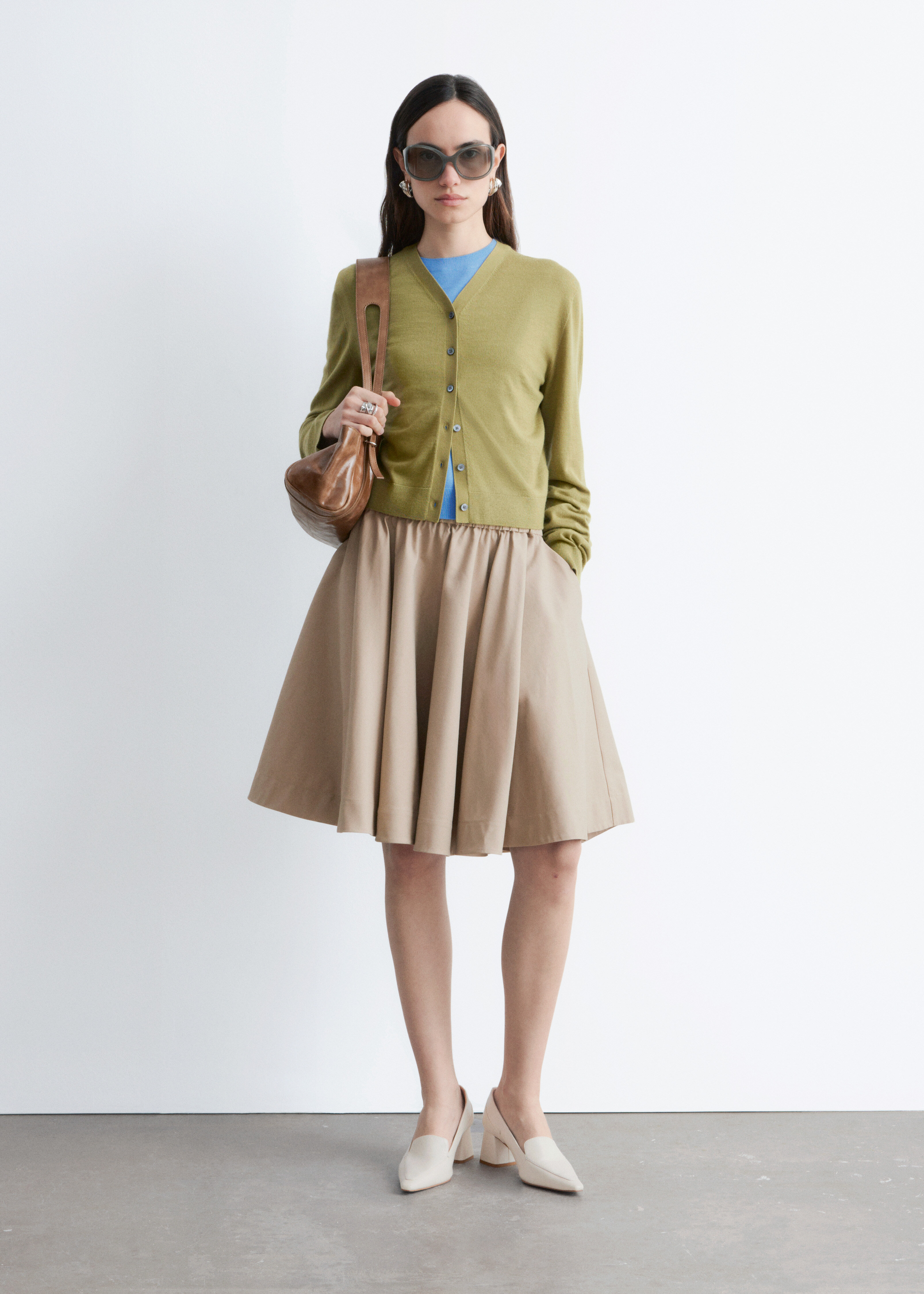 앤아더스토리즈 레더 로퍼 펌프스의 크림컬러 Detail입니다.